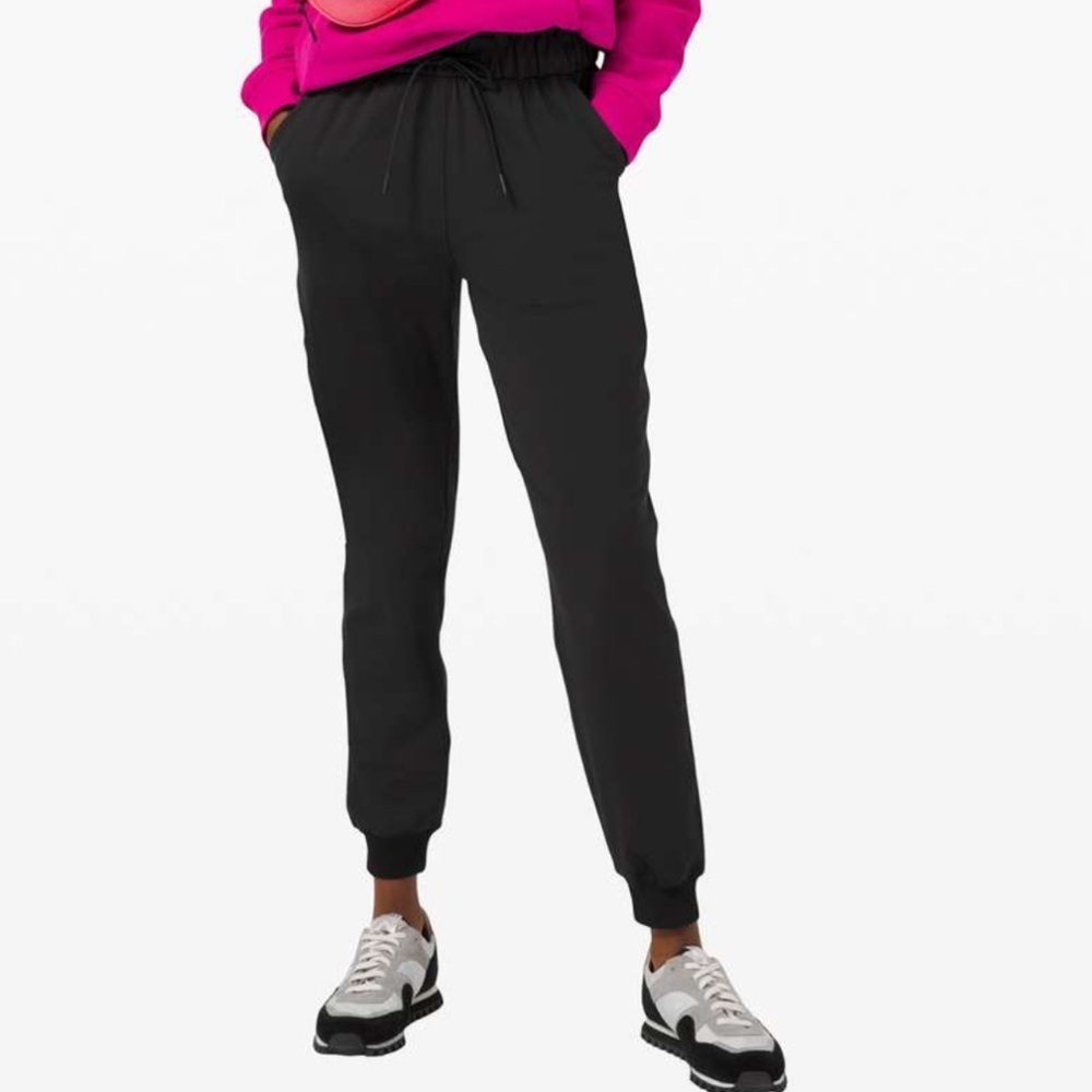 Lululemon Keep Moving Jogger in Black Sz 6 W5CV4S